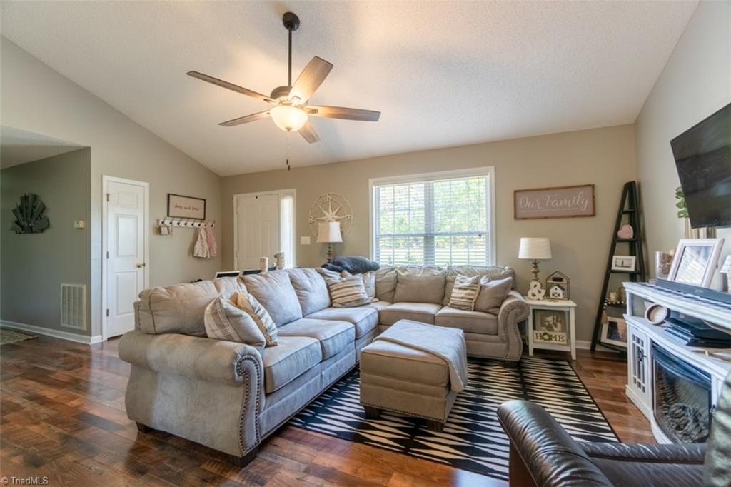 1104 East Meadow Road Eden, NC 27288 - Photo 4 of 23 Gallery Image 4