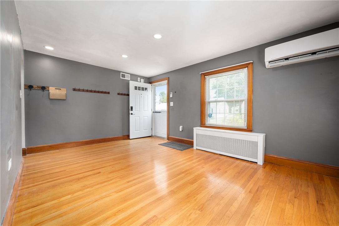 129 Rosemere Road Pawtucket, RI 02861 - Photo 5 of 29 Gallery Image 5