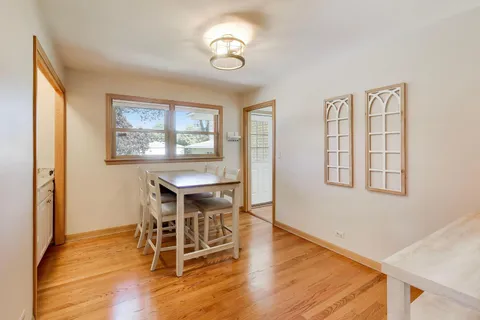 $587,000 | 1027 North Wilshire Lane, Arlington Heights, IL 60004