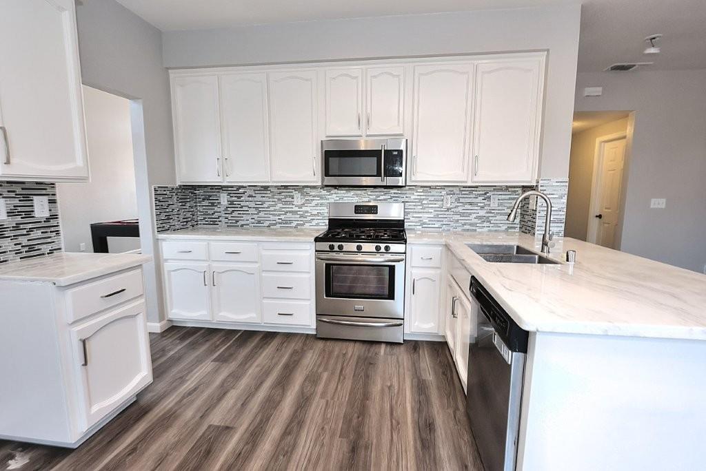 975 Rossburn Way Galt, CA 95632 - Photo 14 of 69