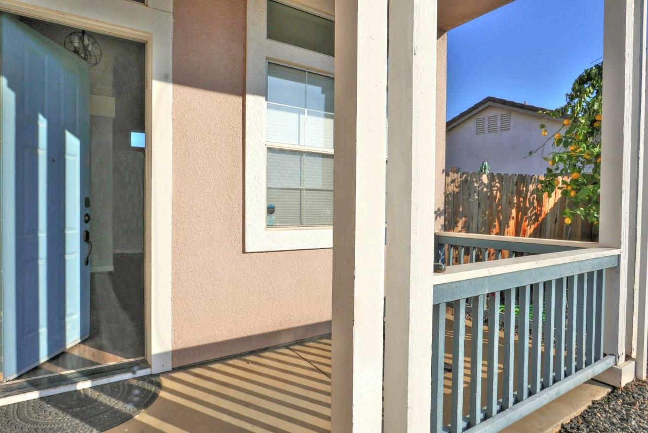 975 Rossburn Way Galt, CA 95632 - Photo 4 of 69