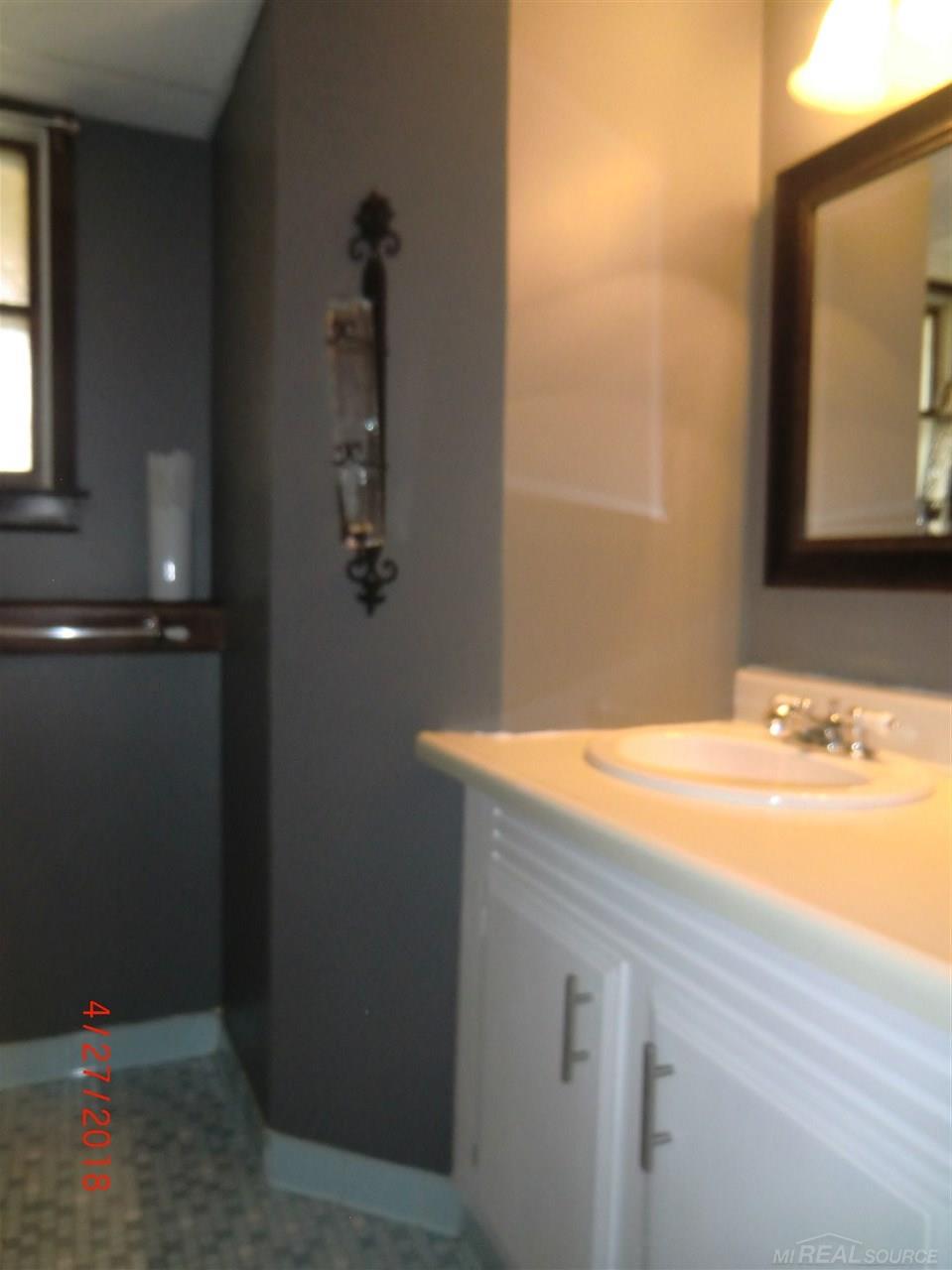 3028 Riverside Drive Port Huron, MI 48060 - Photo 22 of 23 31345967-22.JPG