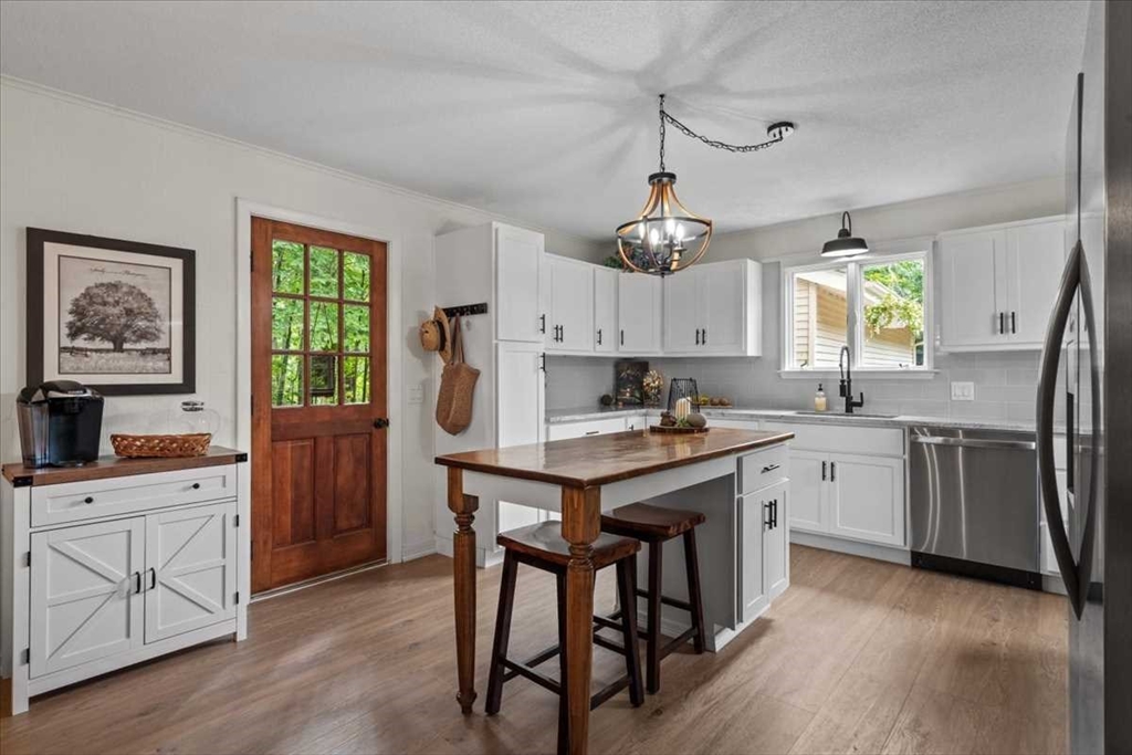 822 Hardwick Road Hardwick, MA 01037 - Photo 2 of 31