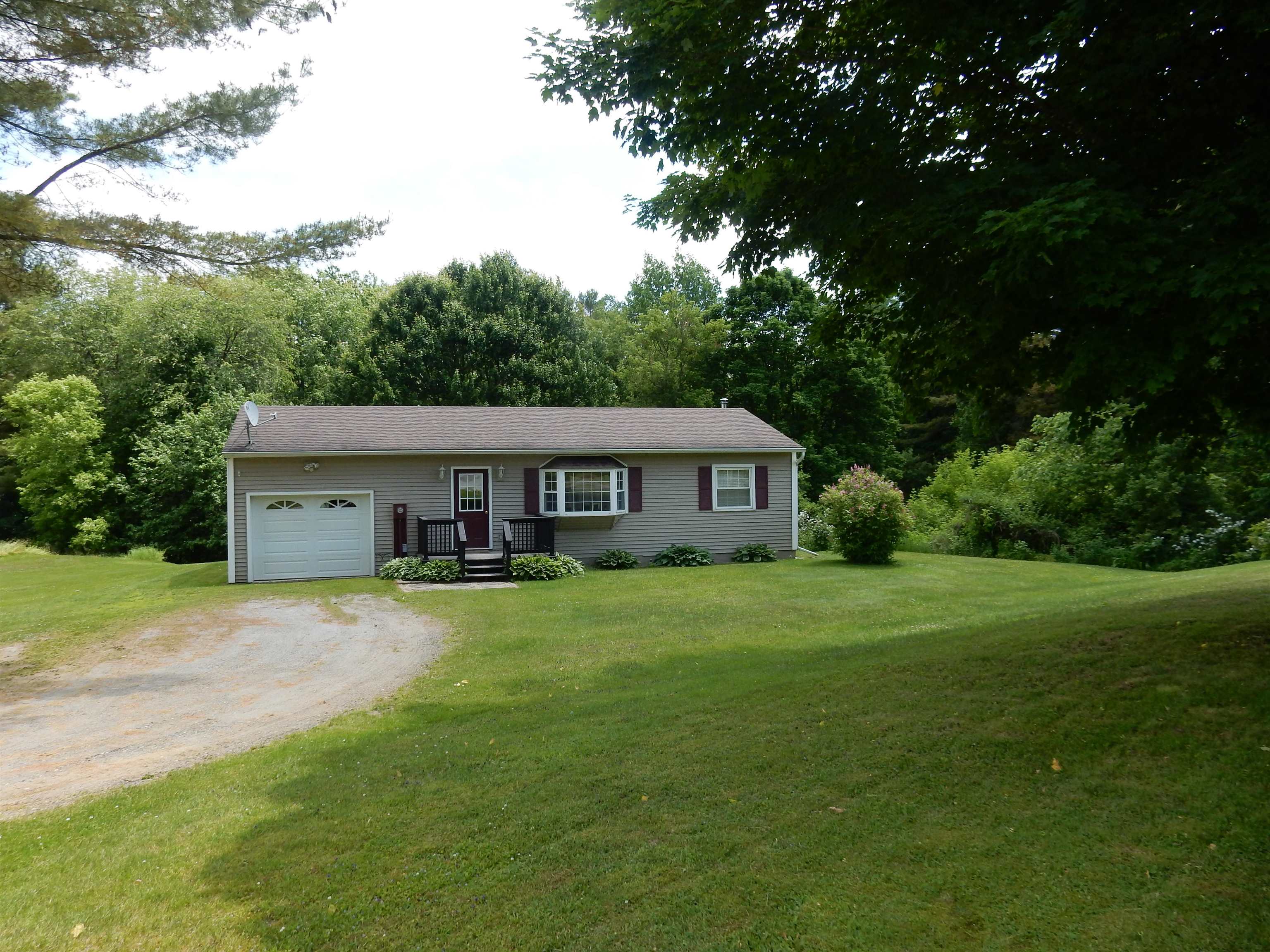 95 Scottsdale Road Newport, VT 05855 - Photo 3 of 25 Gallery Image 3