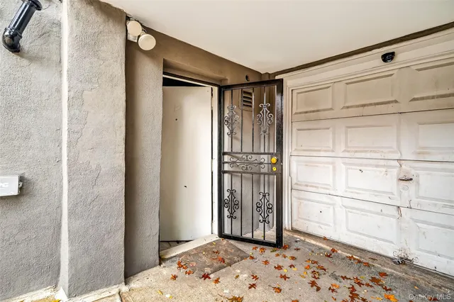 a view of walk in closet