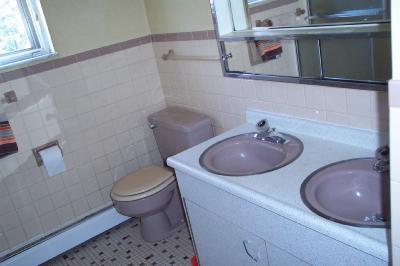 2710 Belaire Road Bethlehem, PA 18017 - Photo 8 of 11 bath