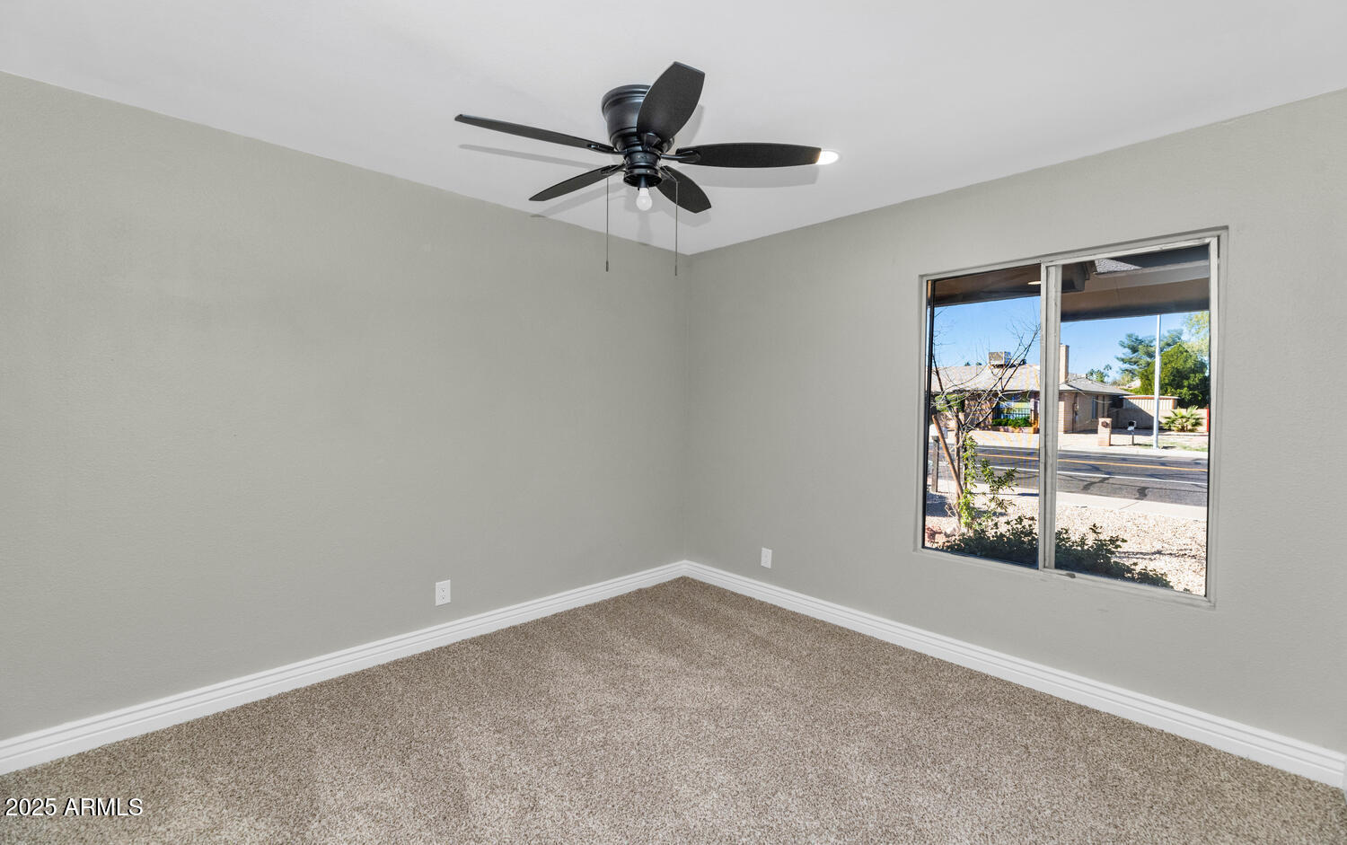 2555 South Patterson Mesa, AZ 85202 - Photo 23 of 37 en empty room with window and ceiling fan