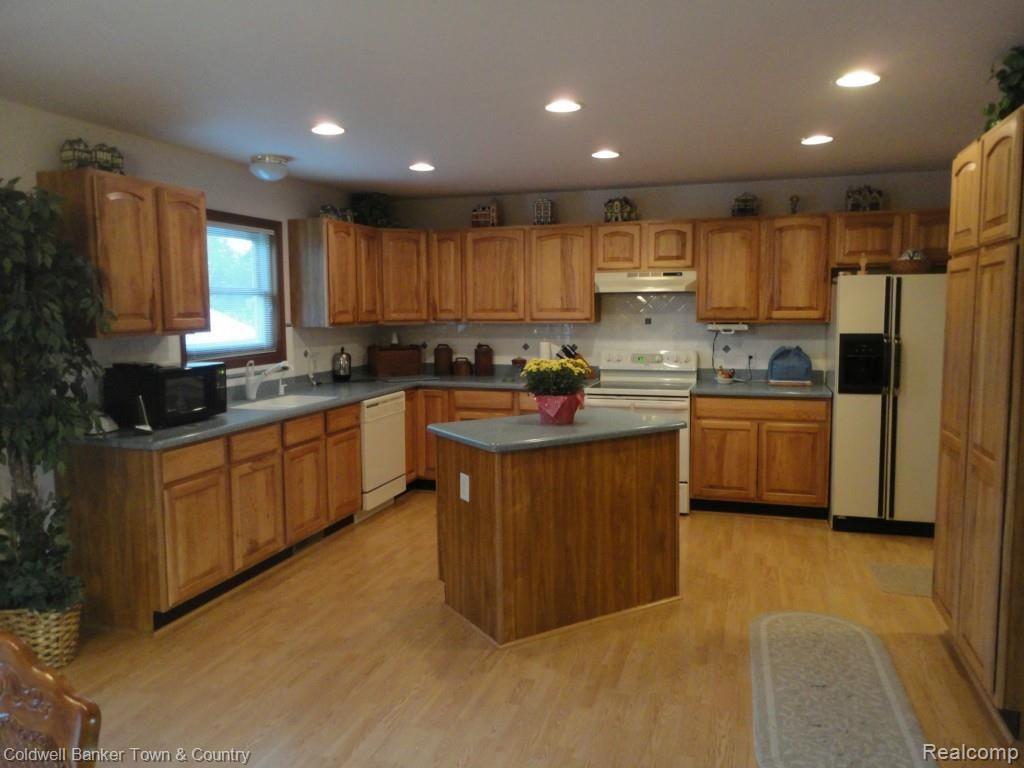 7920 North Fleming Road Howell, MI 48855 - Photo 12 of 36 Kitchen