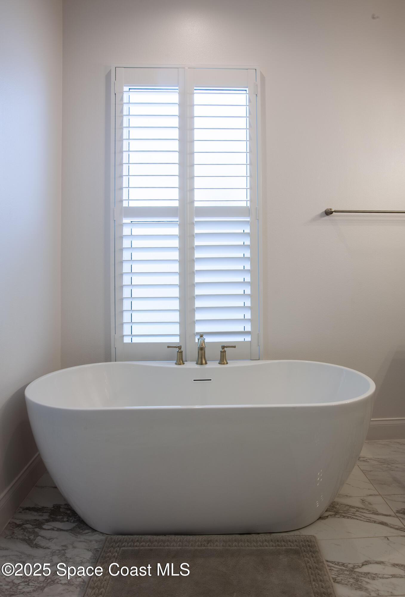 4305 Negal Circle Melbourne, FL 32901 - Photo 24 of 40 a white tub sitting in a bathroom