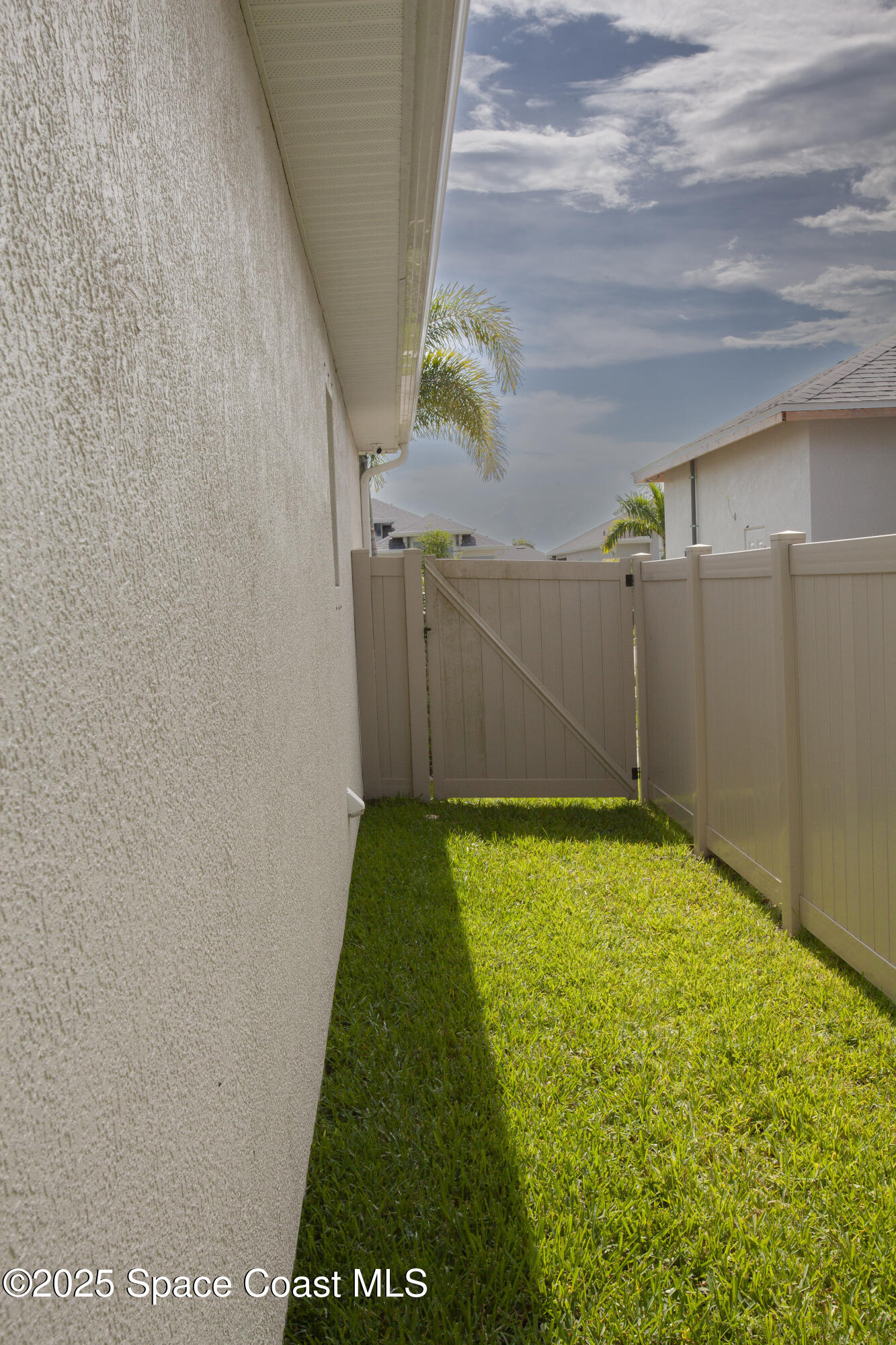 4305 Negal Circle Melbourne, FL 32901 - Photo 40 of 40 a backyard of a house