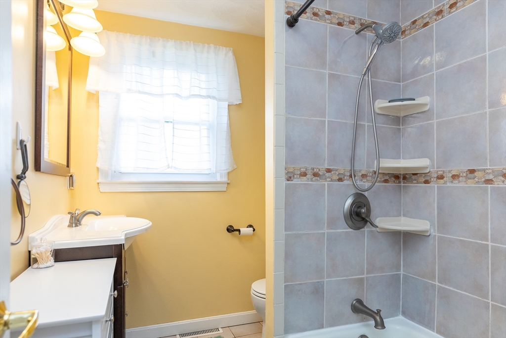 52 North Billerica Road Lowell, MA 01852 - Photo 13 of 33 Gallery Image 13