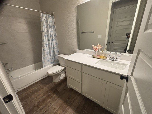 5039 Country Mdws Trail Iowa Colony, TX 77583 - Photo 11 of 19 2nd Full Bathroom