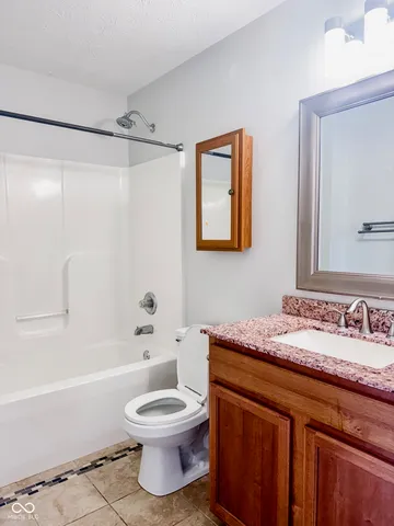 $1,800 | 2359 Central Avenue, Unit C, Indianapolis, IN 46205