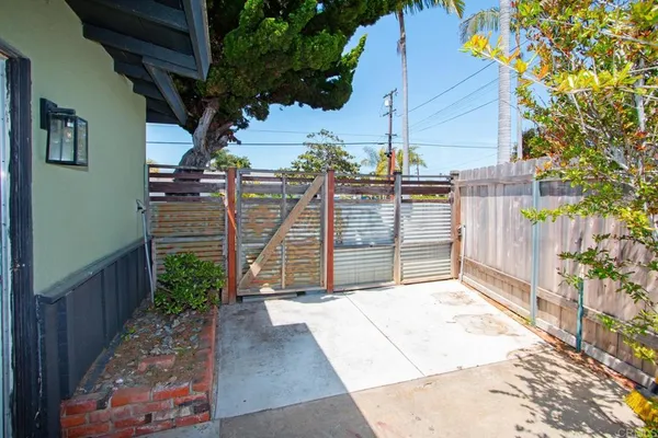 $4,200 | 907 California Street, Oceanside, CA 92054