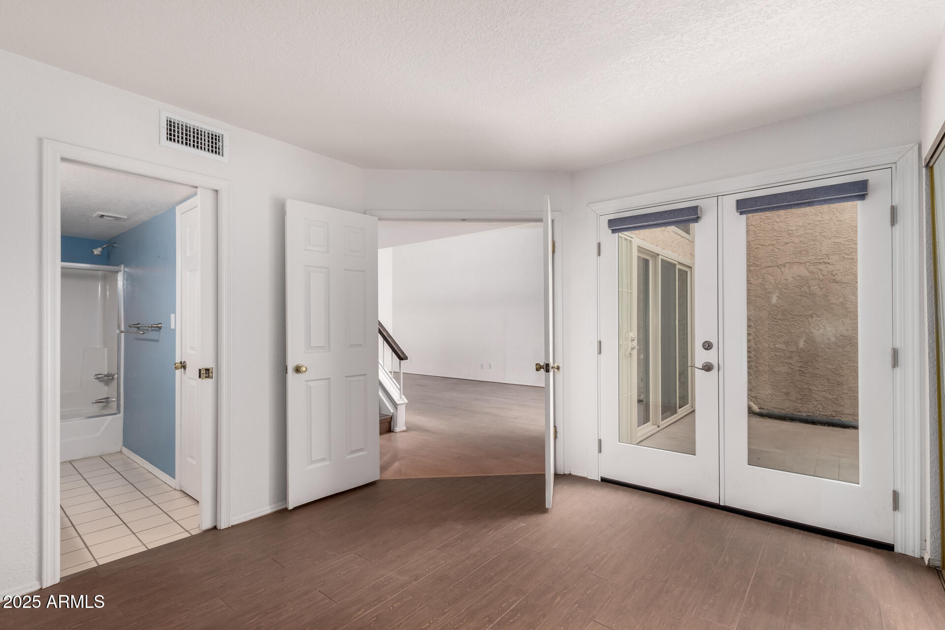 15439 North 1st Street Phoenix, AZ 85022 - Photo 14 of 26 a view of entryway with bathroom