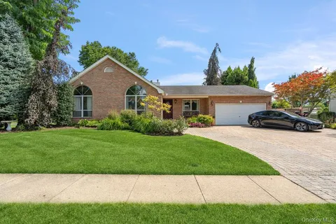 $1,099,990 | 9 Defeo Court, Deer Park, NY 11729