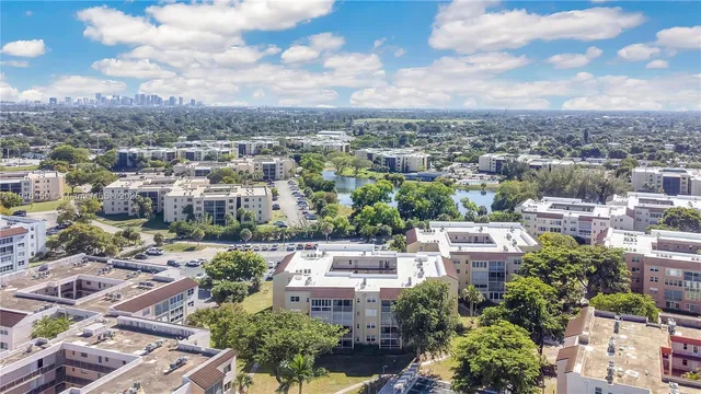 $140,000 | 2801 Somerset Drive, Unit 411, Lauderdale Lakes, FL 33311