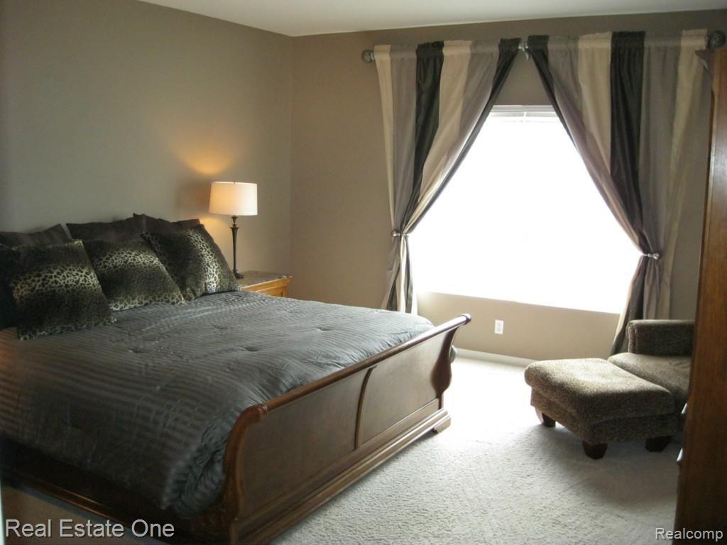 4245 Derry Court Rochester, MI 48306 - Photo 18 of 39 First Floor In-Laws Suite