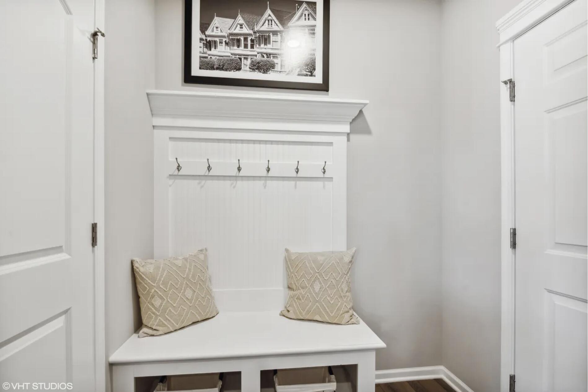 Undisclosed Address Winfield, IN 46307 - Photo 14 of 25 a view of table and chair