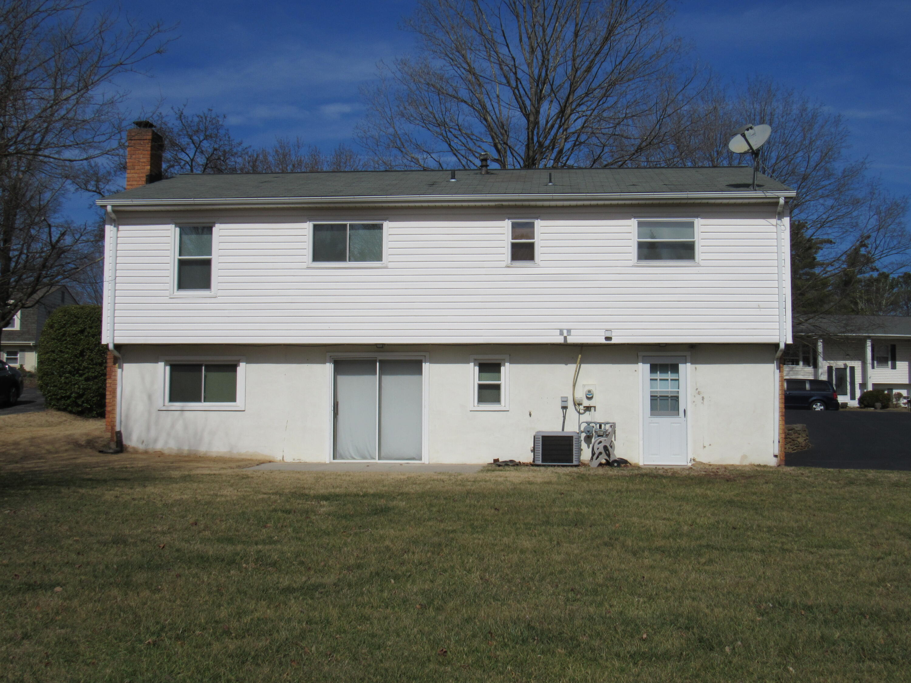 3810 Bower Road Roanoke, VA 24018 - Photo 3 of 16 IMG_2711