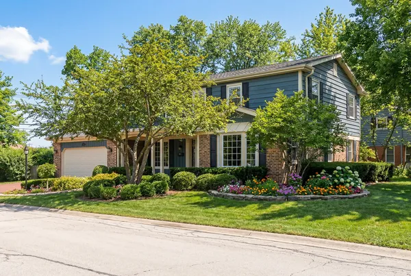 $950,000 | 1440 Elizabeth Lane, Glenview, IL 60025