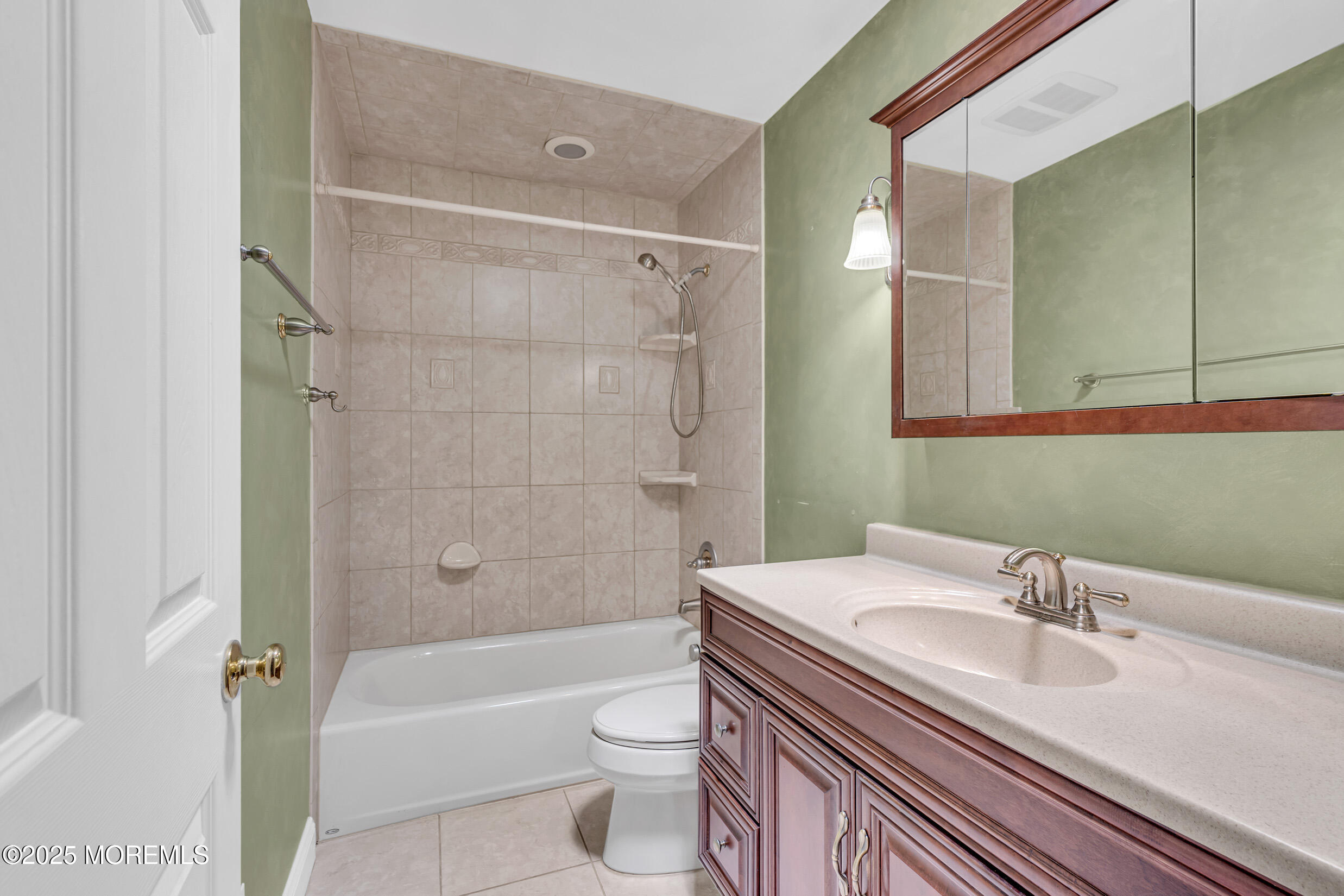 12 Windsor Road Howell, NJ 07731 - Photo 11 of 20 5 (9)