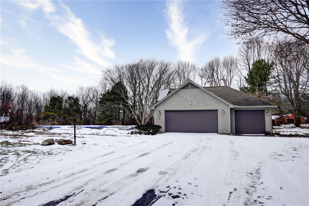 33 Sutton Point Pittsford, NY 14534 - Photo 2 of 8