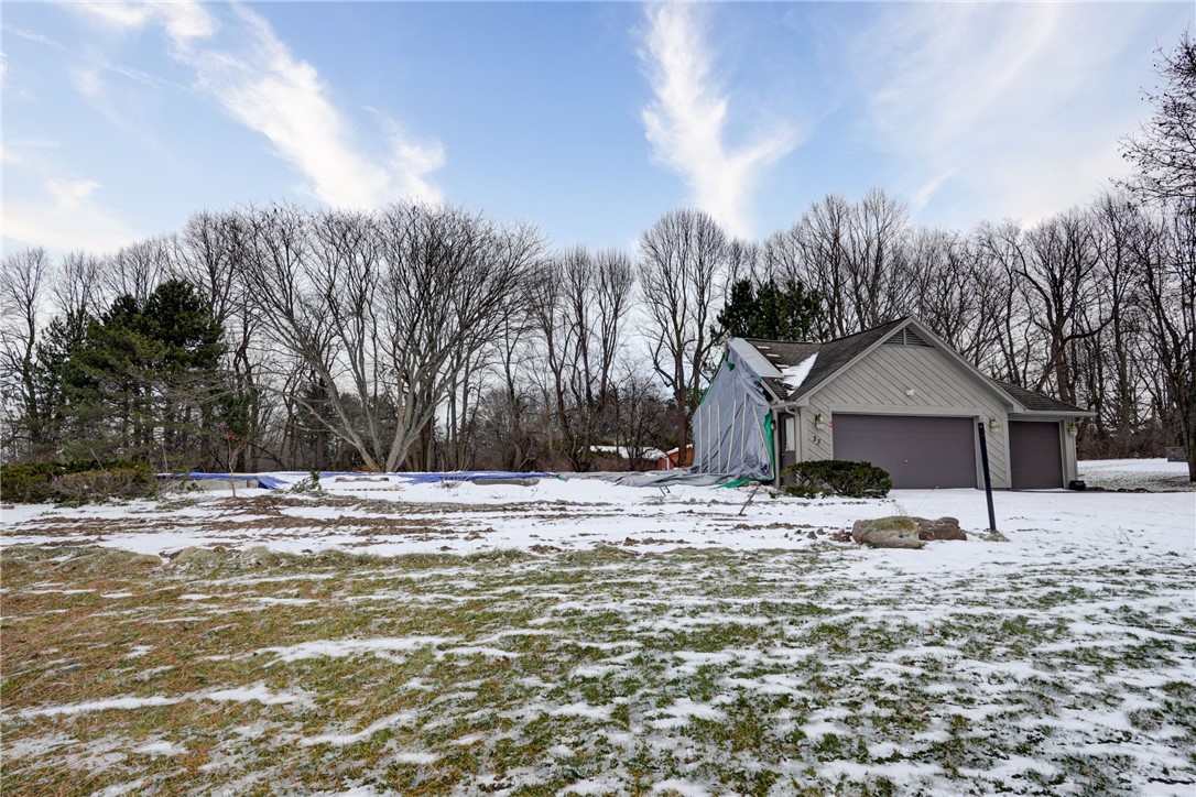 33 Sutton Point Pittsford, NY 14534 - Photo 3 of 8