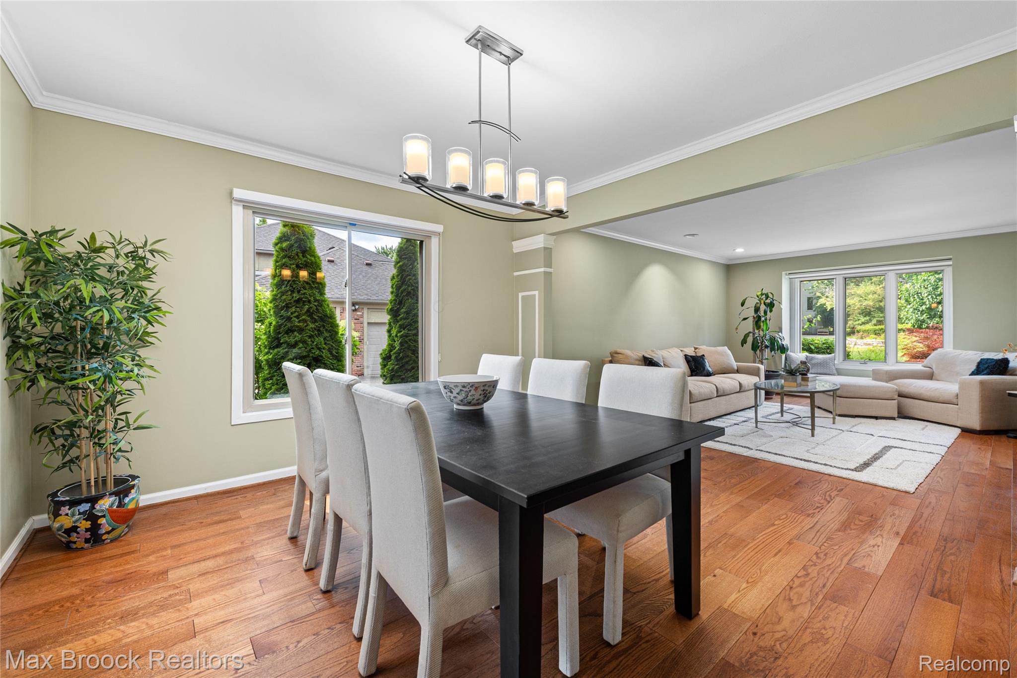 2801 Baltane Road West Bloomfield, MI 48323 - Photo 12 of 34 Dining to Living Room