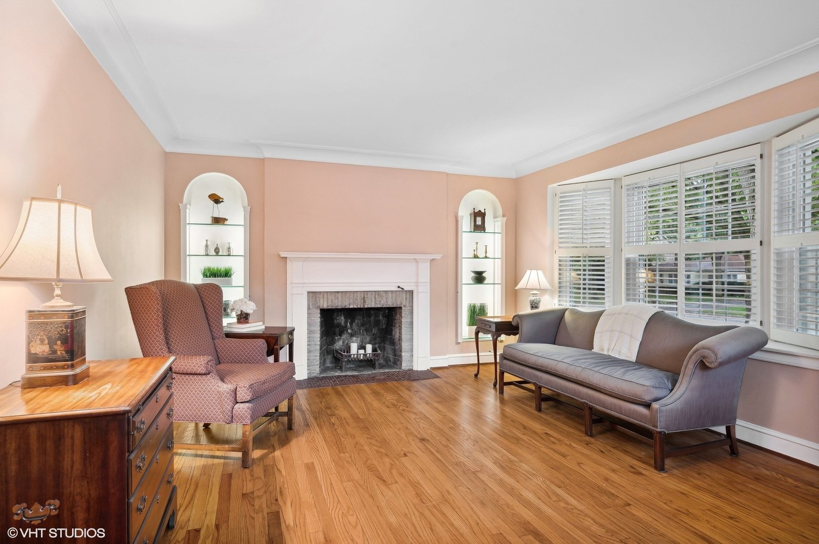727 Hunter Road Glenview, IL 60025 - Photo 7 of 27 a living room with furniture and a fireplace