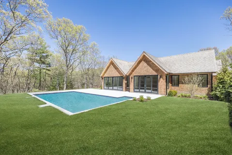 $4,995,000 | 21 Ocean Parkway, East Hampton, NY 11937