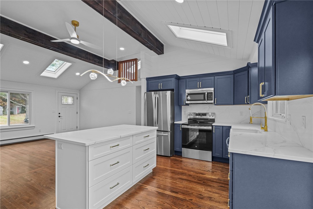 17 Long Meadow Road Portsmouth, RI 02871 - Photo 4 of 44 Gallery Image 4