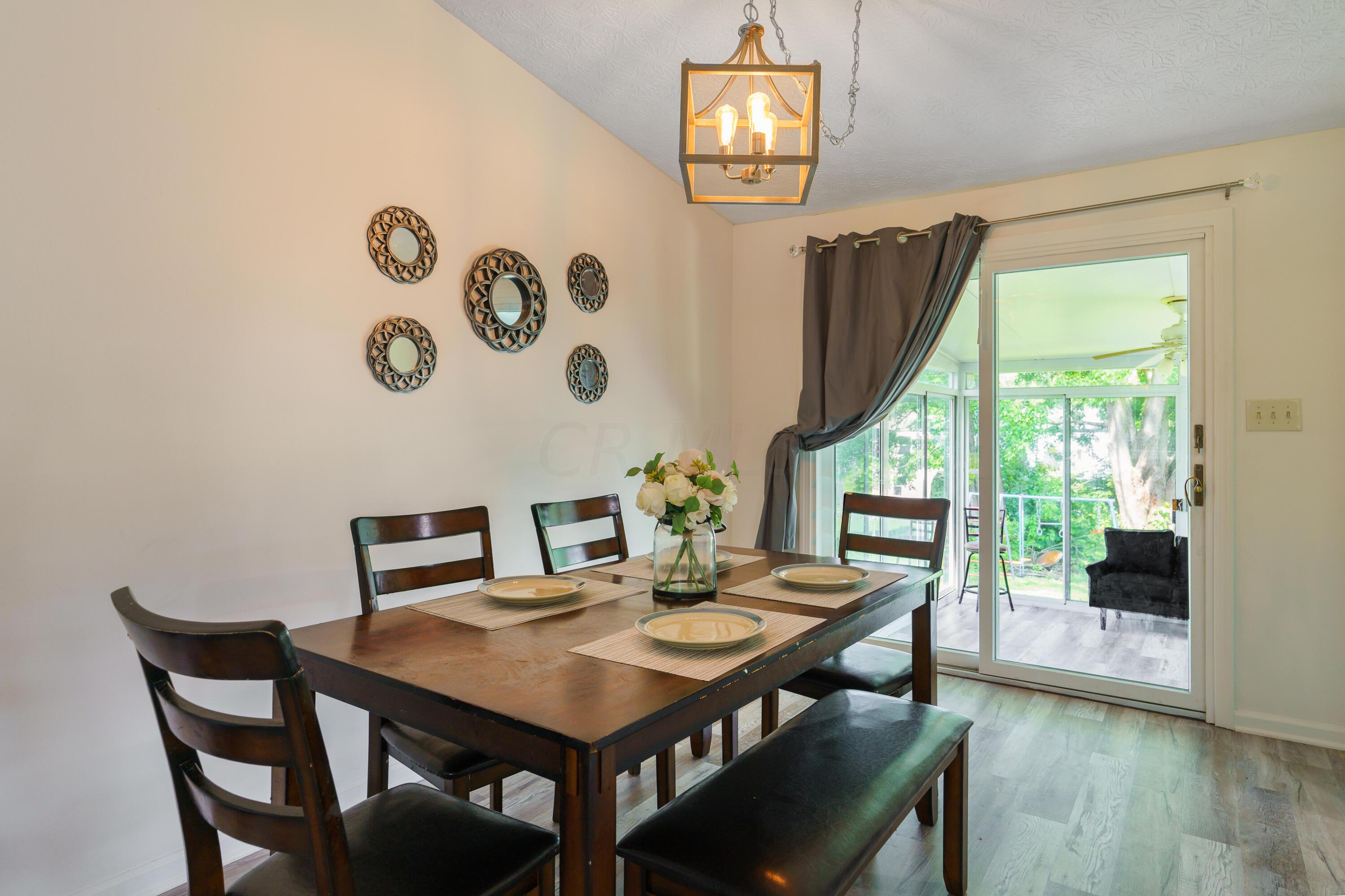 6337 South Sunbury Road Westerville, OH 43081 - Photo 9 of 28 Dining Room