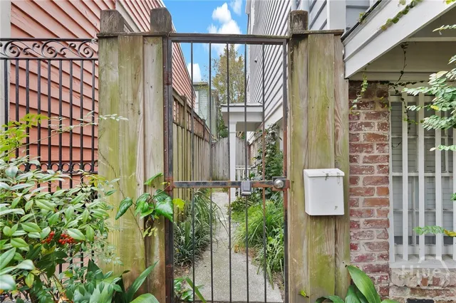 $1,800 | 521 East Harris Street, Unit A, Savannah, GA 31401