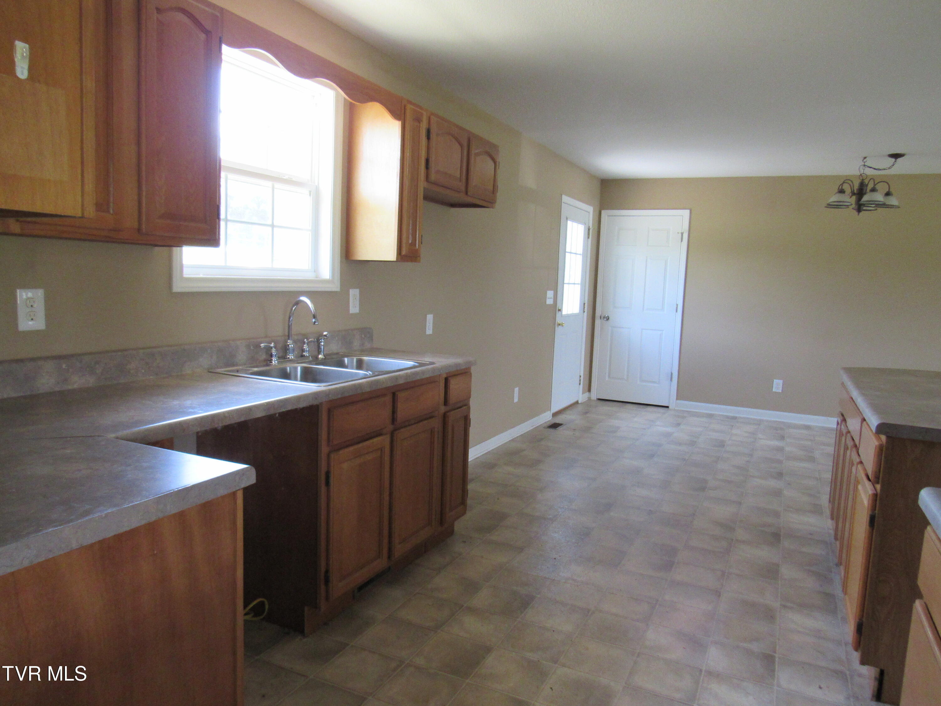 1285 Jim Fox Road Greeneville, TN 37743 - Photo 15 of 47 IMG_2460