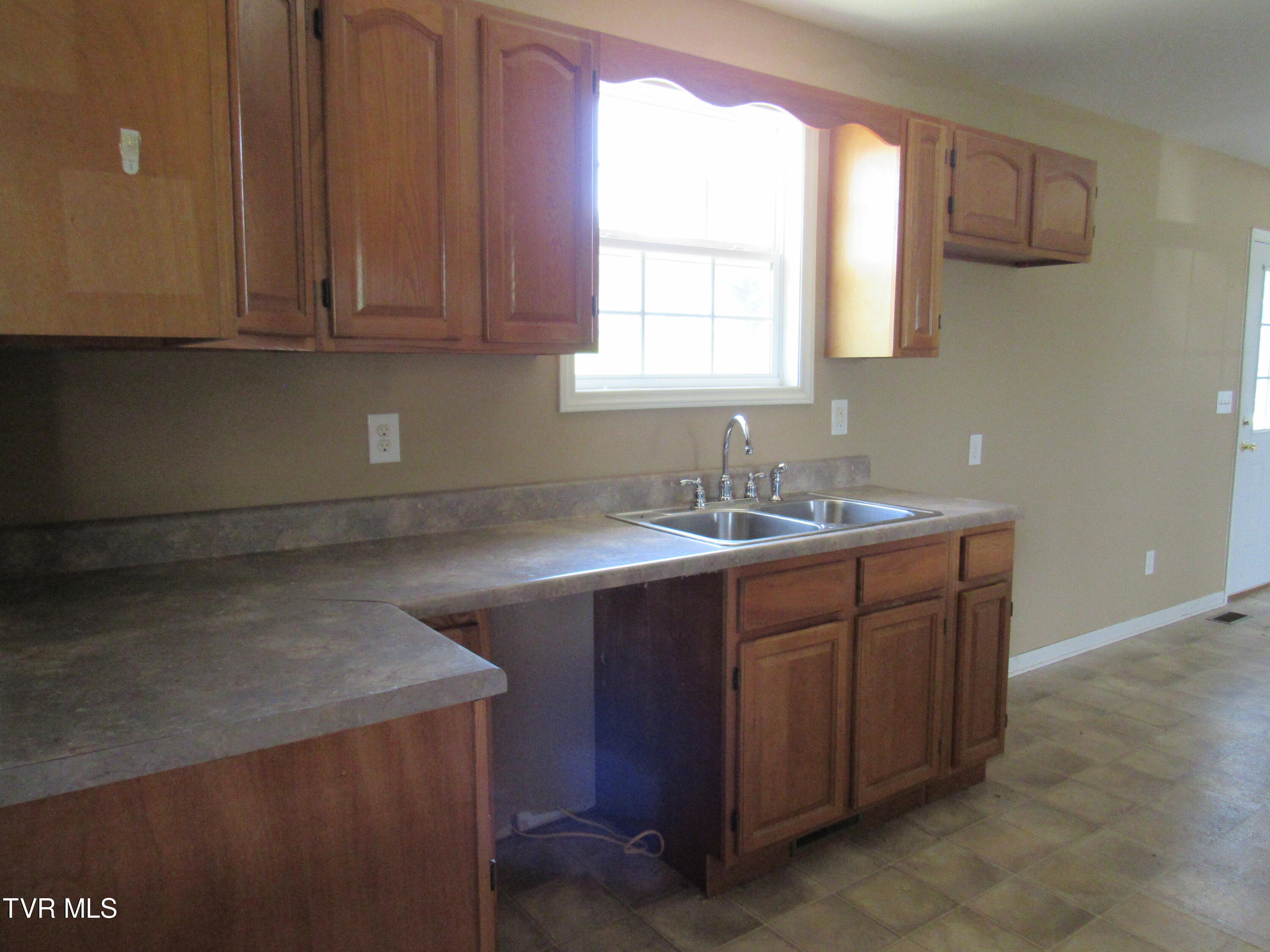 1285 Jim Fox Road Greeneville, TN 37743 - Photo 16 of 47 IMG_2461