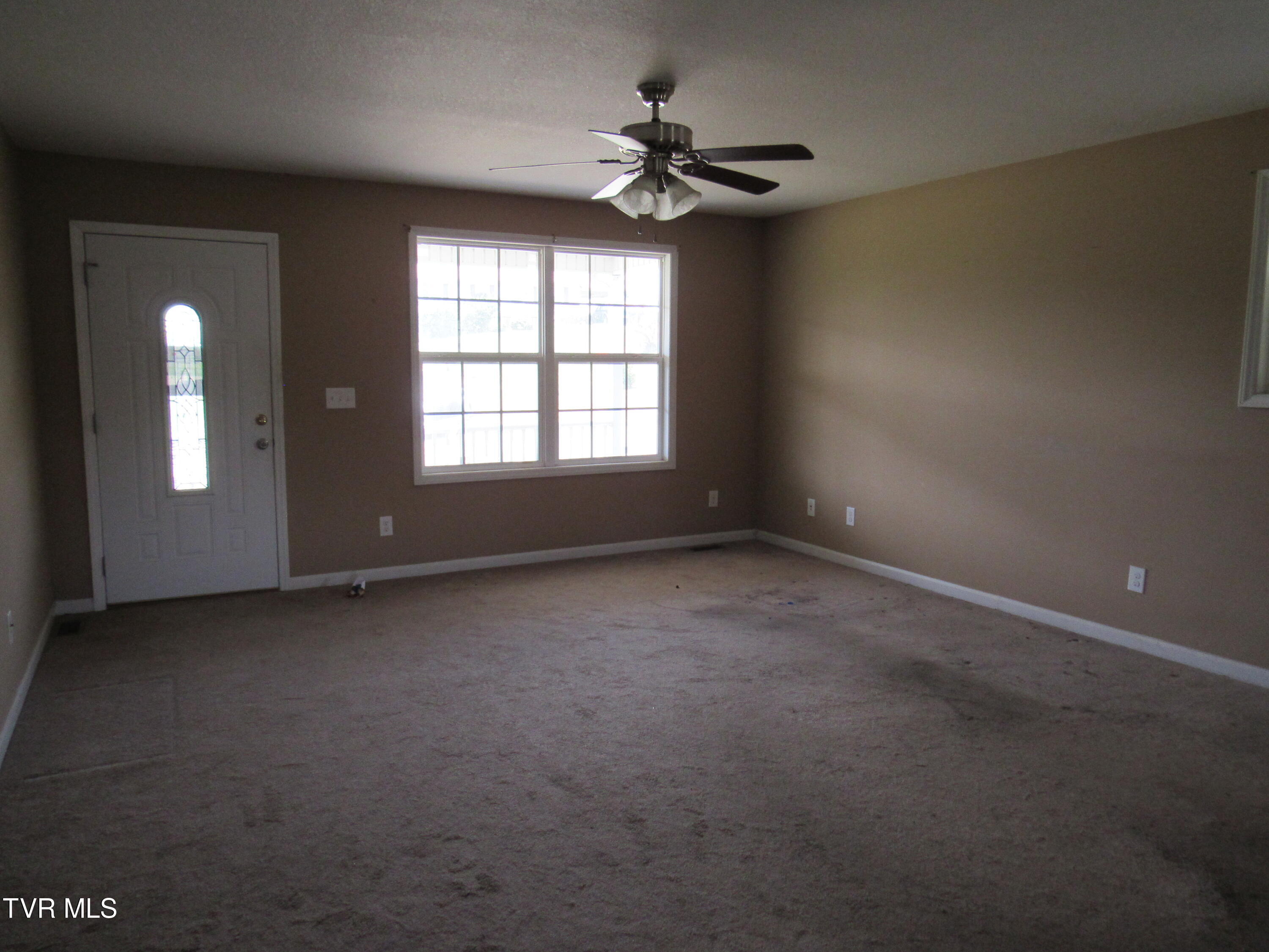 1285 Jim Fox Road Greeneville, TN 37743 - Photo 3 of 47 IMG_2448