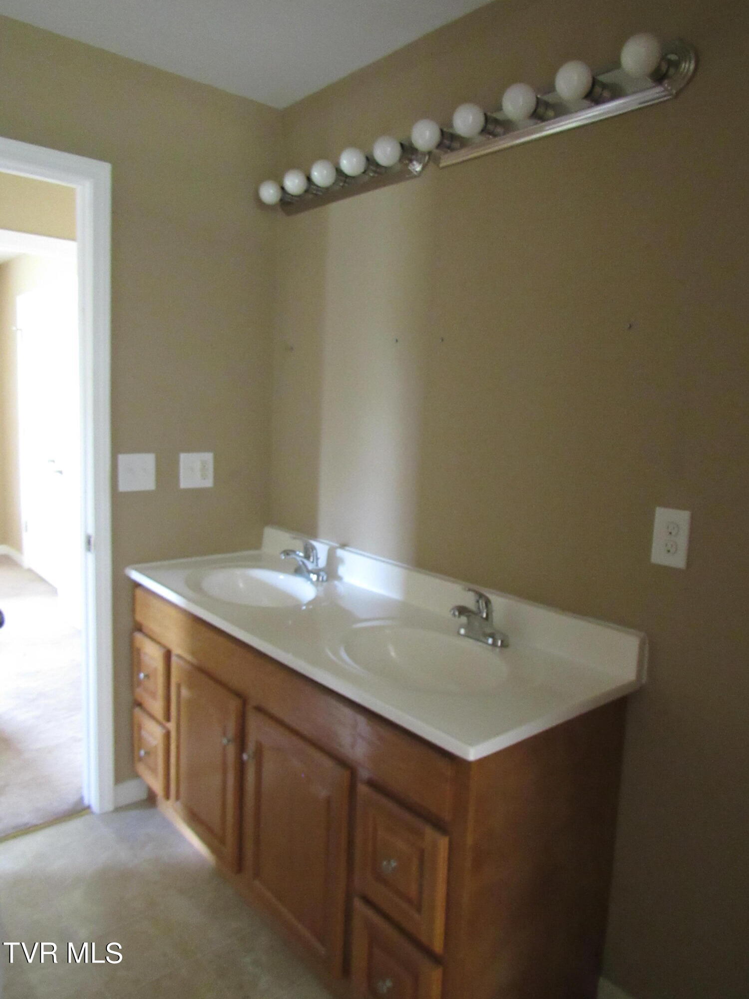 1285 Jim Fox Road Greeneville, TN 37743 - Photo 36 of 47 IMG_2485