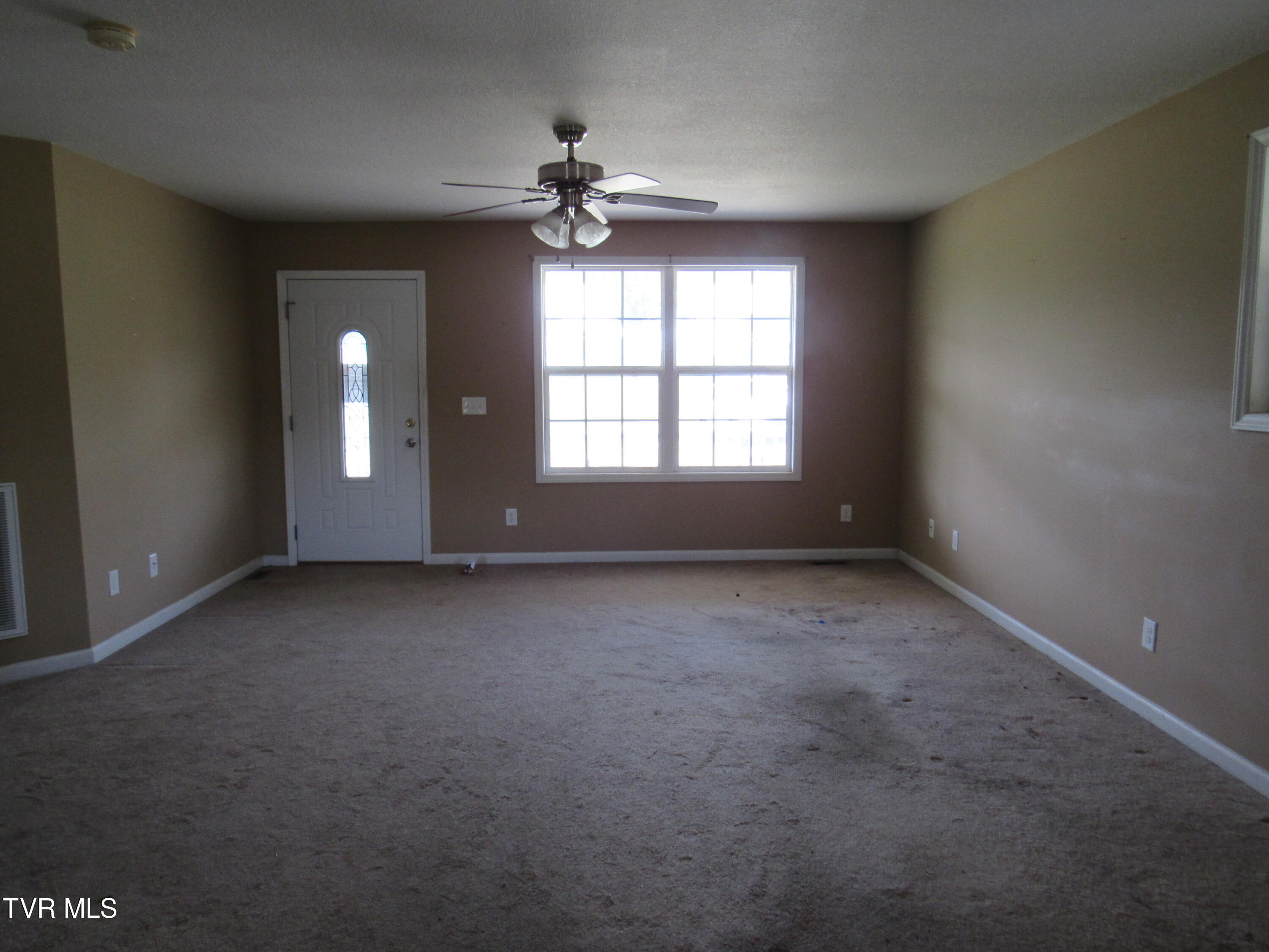 1285 Jim Fox Road Greeneville, TN 37743 - Photo 4 of 47 IMG_2449