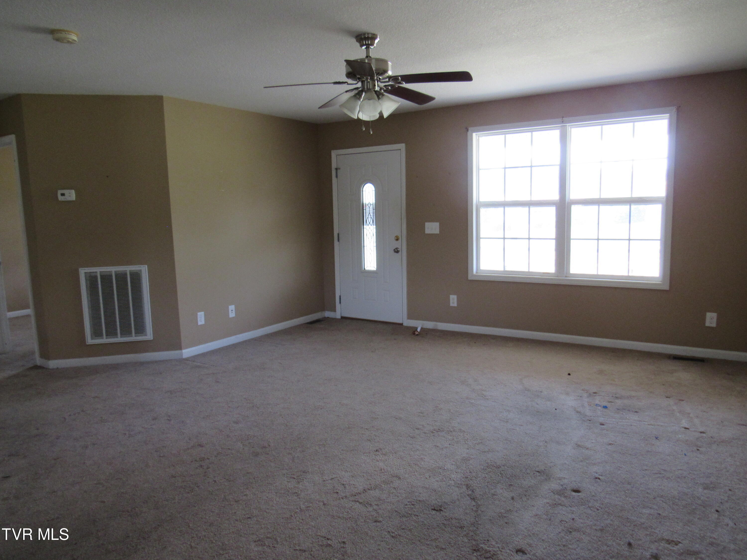 1285 Jim Fox Road Greeneville, TN 37743 - Photo 5 of 47 IMG_2450