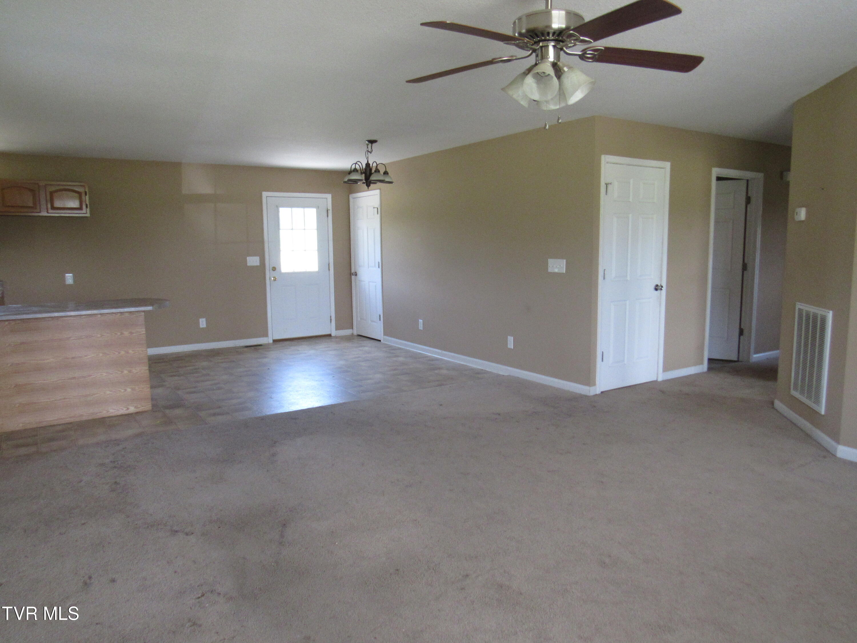 1285 Jim Fox Road Greeneville, TN 37743 - Photo 6 of 47 IMG_2451