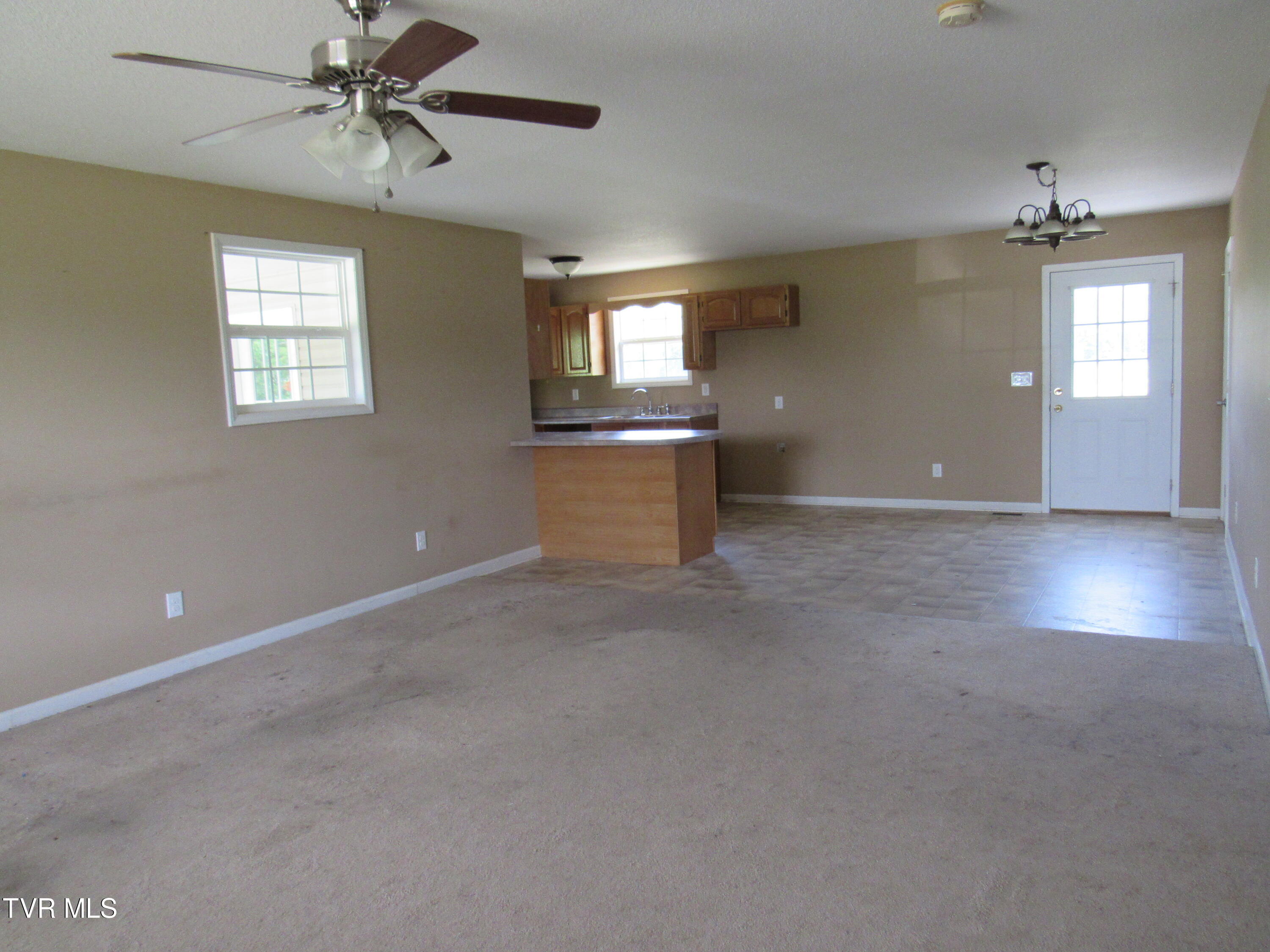 1285 Jim Fox Road Greeneville, TN 37743 - Photo 7 of 47 IMG_2452