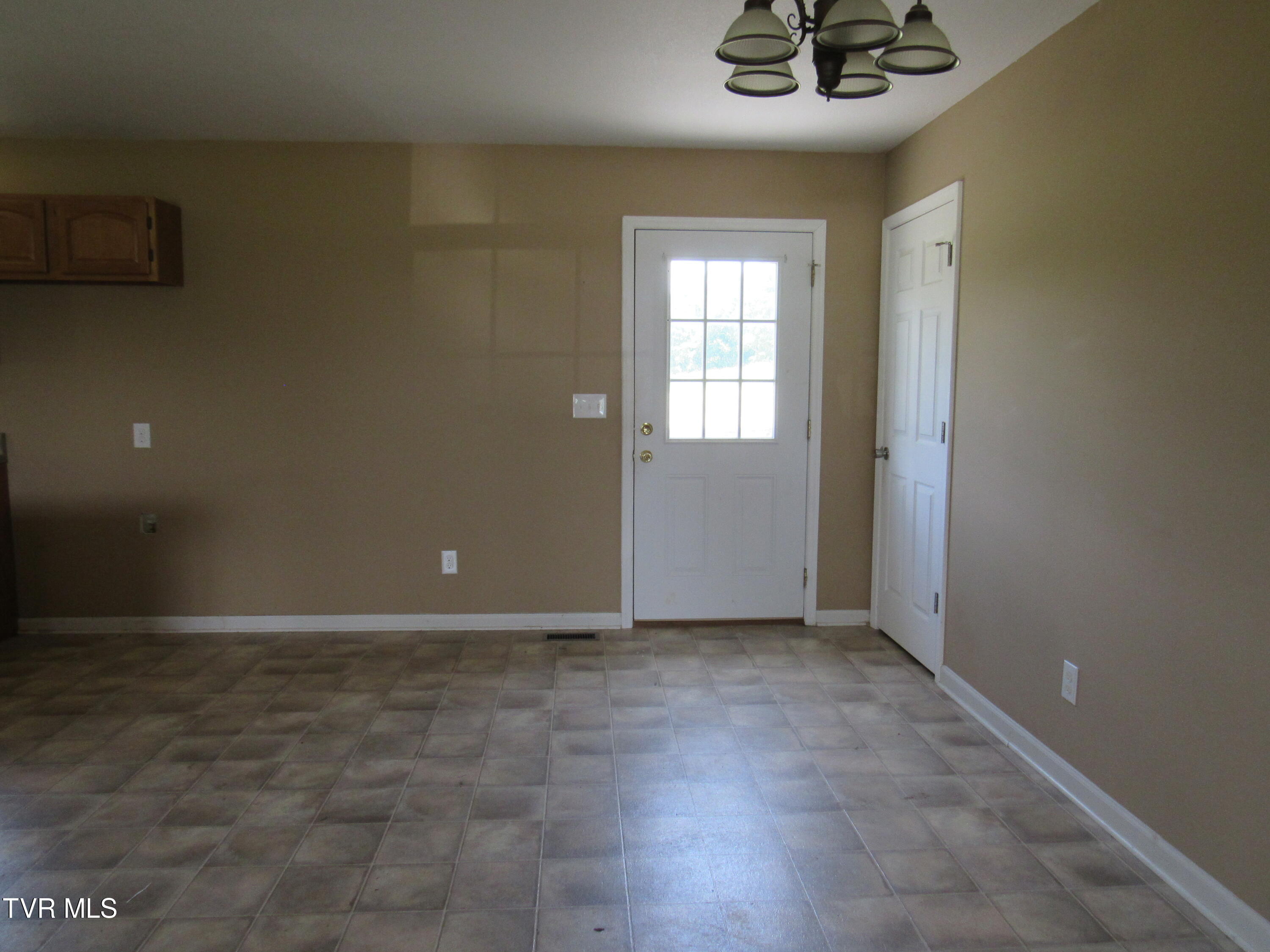 1285 Jim Fox Road Greeneville, TN 37743 - Photo 8 of 47 IMG_2453