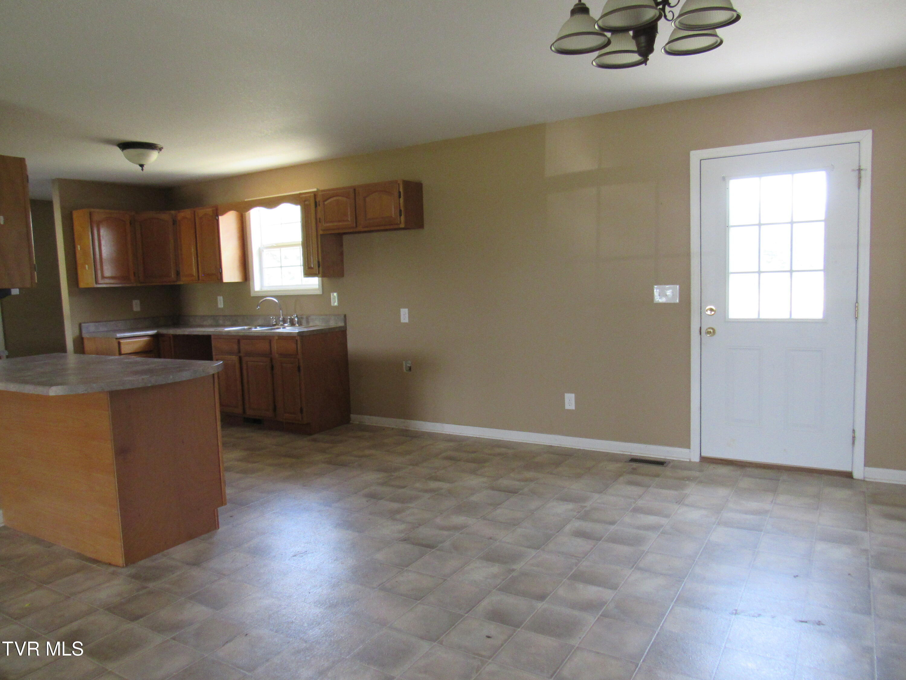 1285 Jim Fox Road Greeneville, TN 37743 - Photo 9 of 47 IMG_2454