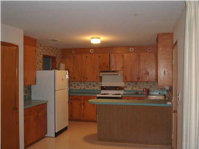121 Majors Road Pensacola, FL 32503 - Photo 4 of 9 Kitchen view from dining room