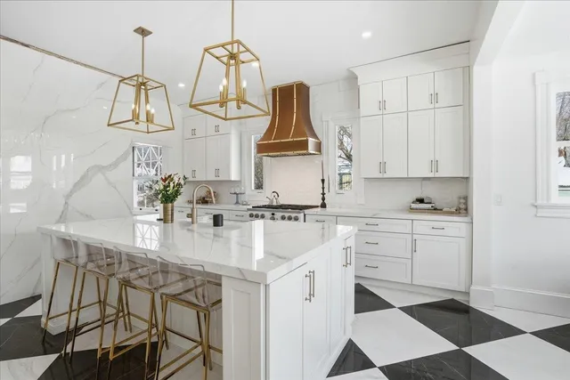 $949,900 | 2159 Elm Street, Manchester, NH 03104