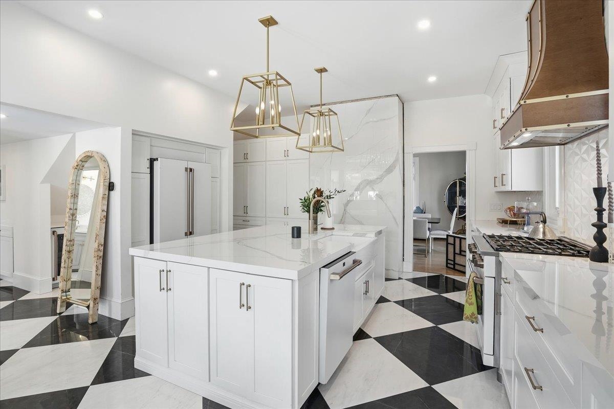 2159 Elm Street Manchester, NH 03104 - Photo 13 of 58