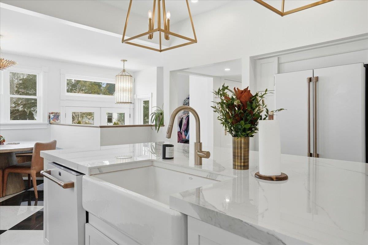 2159 Elm Street Manchester, NH 03104 - Photo 15 of 58