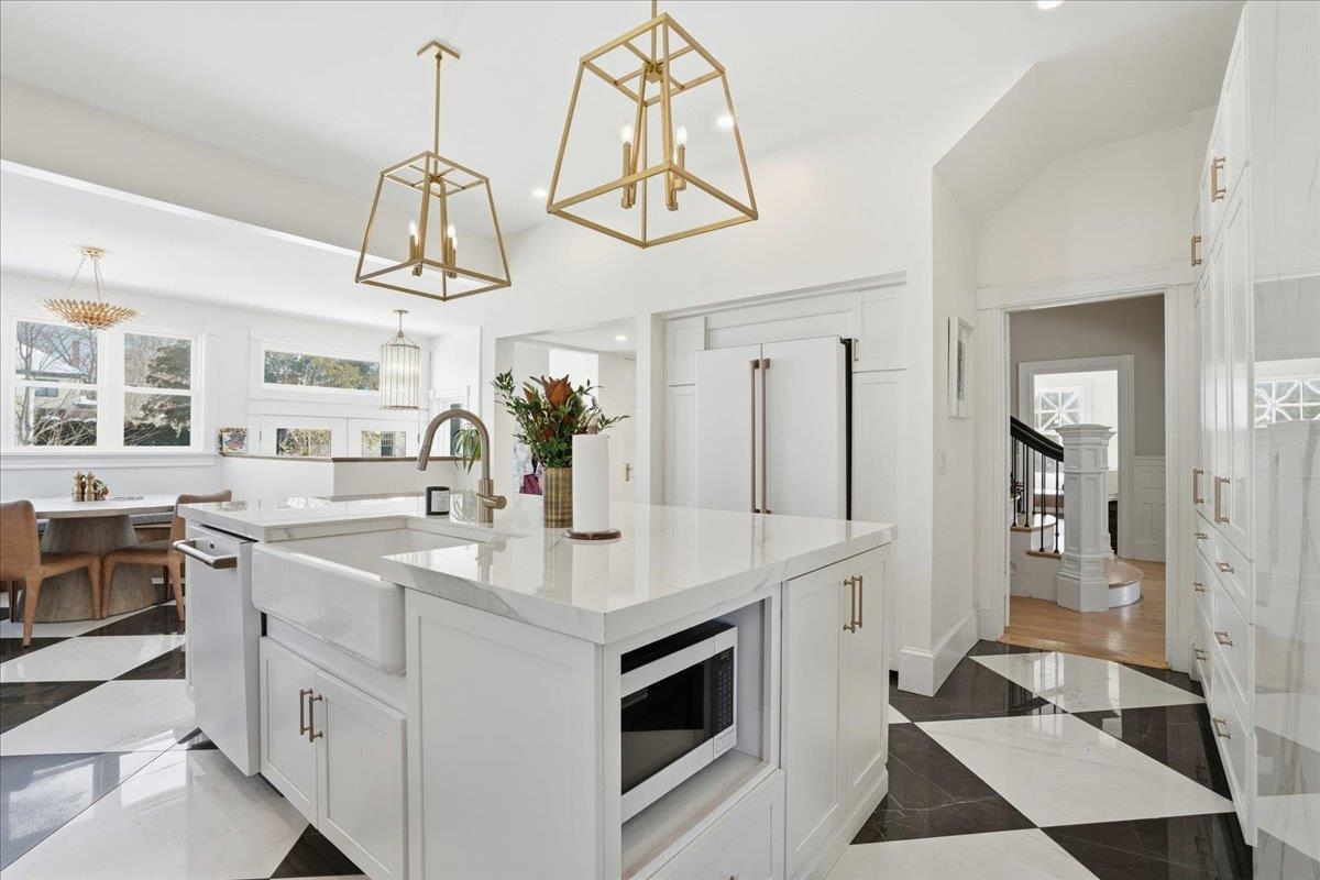 2159 Elm Street Manchester, NH 03104 - Photo 17 of 58