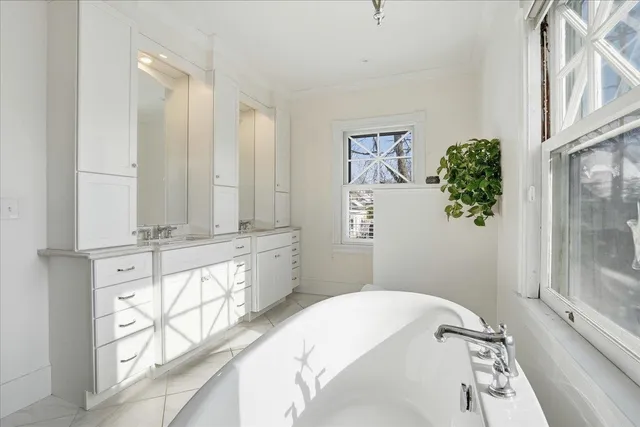 $949,900 | 2159 Elm Street, Manchester, NH 03104